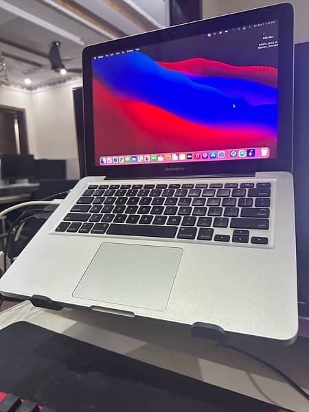 MacBookd Pro | Sleek, Powerful | 128GB SSD + 500GB HDD 1