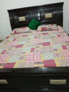 Bed set on urgent sale 0