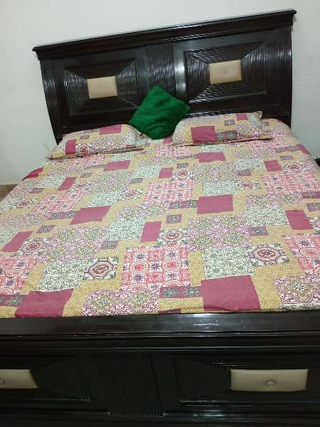 Bed set on urgent sale 0