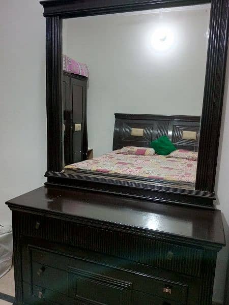 Bed set on urgent sale 3