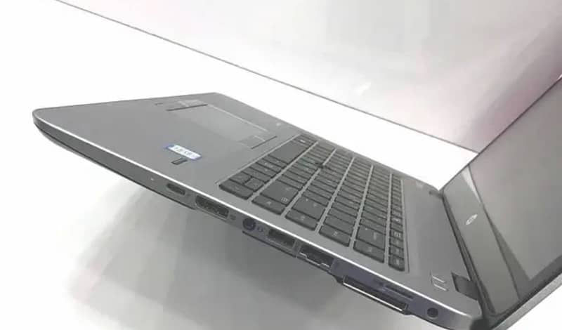 Laptop Core i7 6th Gen Touch Screen HP Elitebook 820 G3 2