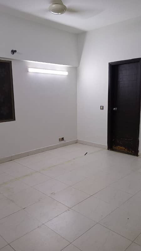 Well Mentain Boundary Wall Apartment 3 Bed D/D Available For Rent Prime Location Gulshan-E-Iqbal Block-1 10