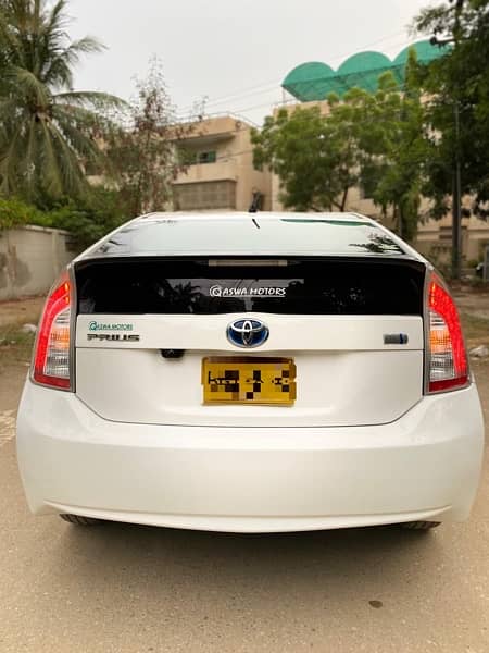 Toyota Prius 2013 4