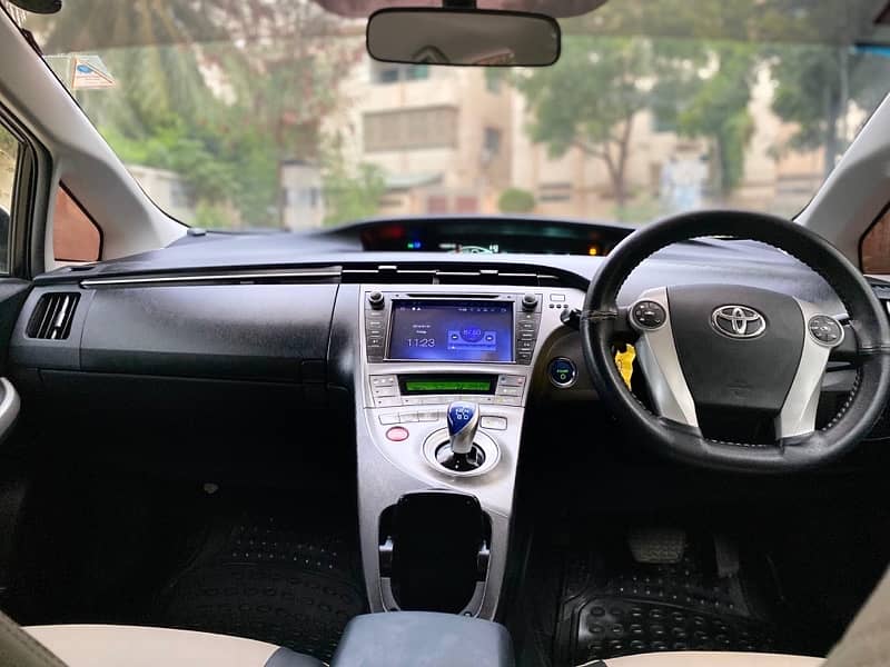 Toyota Prius 2013 7