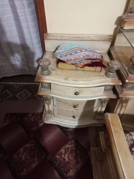 wooden bed dtessing side tables in very reasonable pricr 3