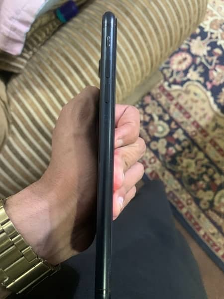 IPHONE 7 plus balck edition 128 gb PTA APPROVED FINGER OK 4