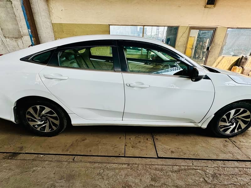 Honda Civic VTi 2018 3