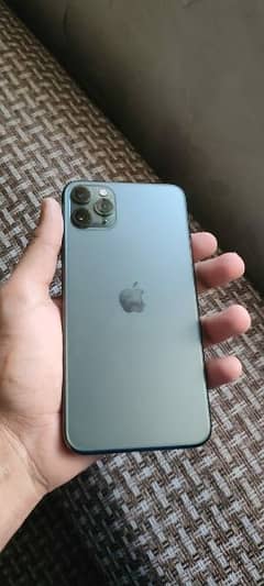 I phone 11 pro max 64Gb factory unlocked with box 0