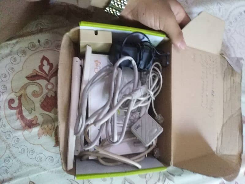 ptcl wifi router with cables. 4