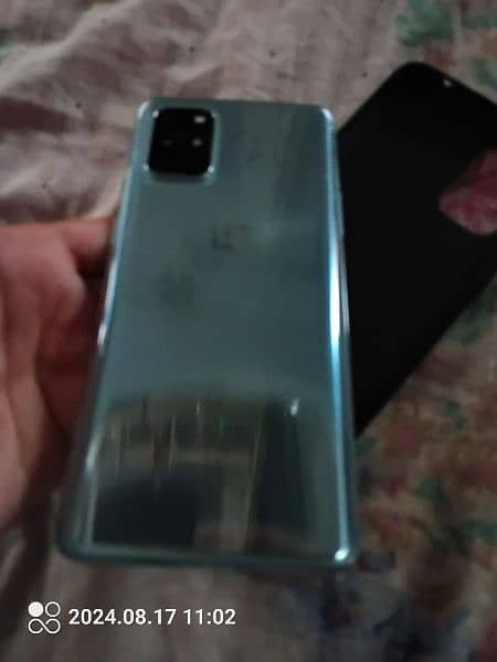 one Plus 8t 10/10 condition 8/128 . 2