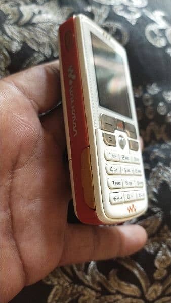 Sony Ericsson W800 1