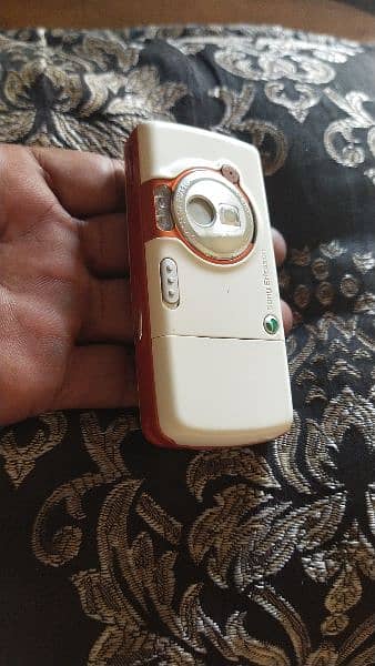 Sony Ericsson W800 2