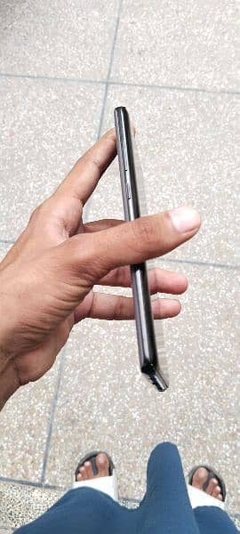 Samsung galaxy note 8 with S pen 1