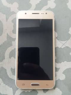 Samsung j5  8 gb for sael