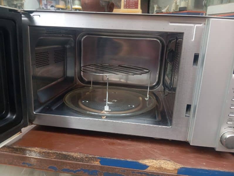 Electrolux Microwave with grill baking 1