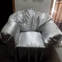 we want to sell 3 seat sofas