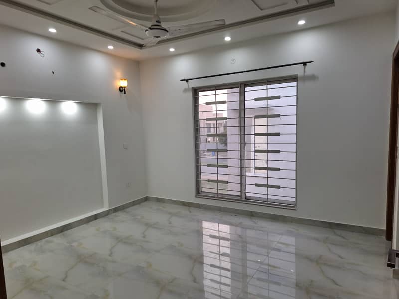 Talha black 10 Marla upper potion for rent 2 bed room like new in bahria town lahore 3