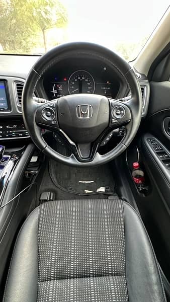 Honda Vezel 2017 10