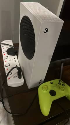 Xbox Series S with Starfield Limited Edition Controller