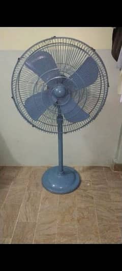 PEDESTAL FAN IN GOOD CONDITION