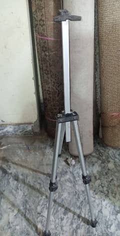 canvas holder tripod (easel)