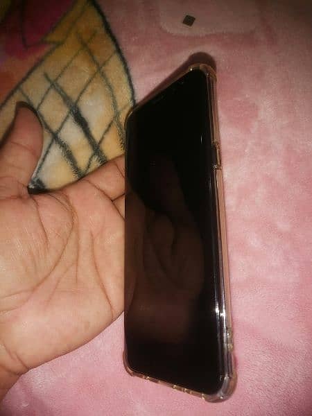 urgent sale samsung s8plus. . 4gb. 64gb. 4