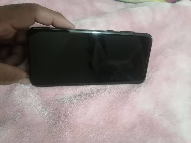 urgent sale samsung s8plus. . 4gb. 64gb. 16