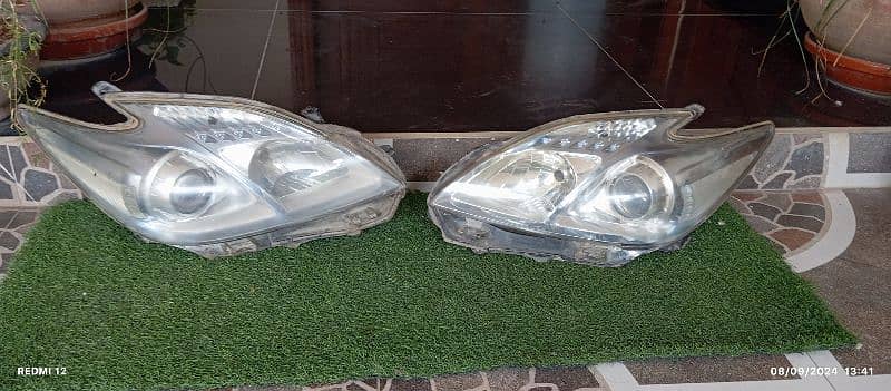 Prius 1.8 headlight avible 0