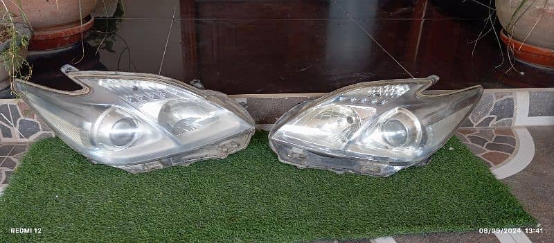 Prius 1.8 headlight avible 1