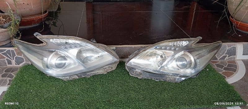 Prius 1.8 headlight avible 2