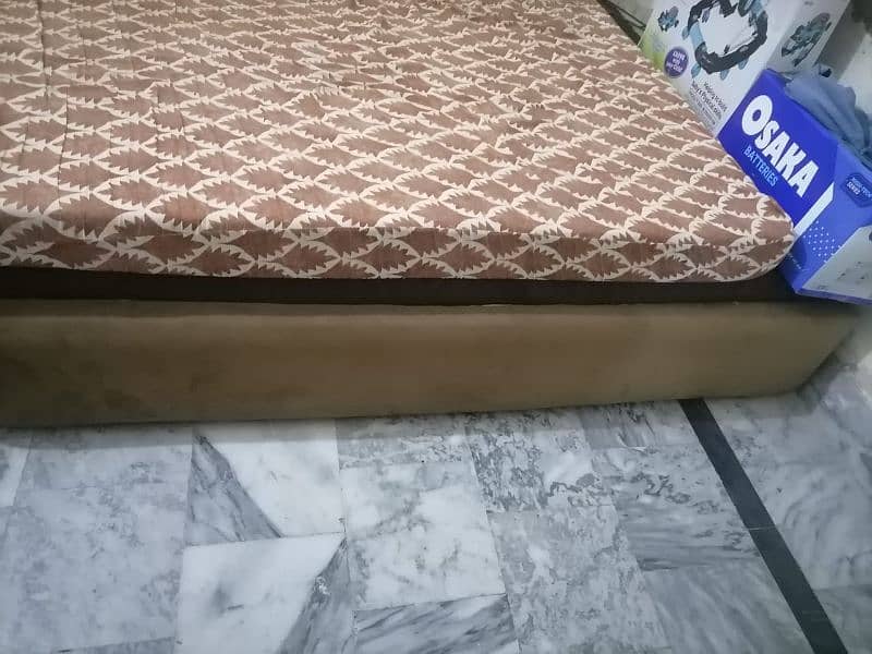 bed dresseing and side tables for sale 4