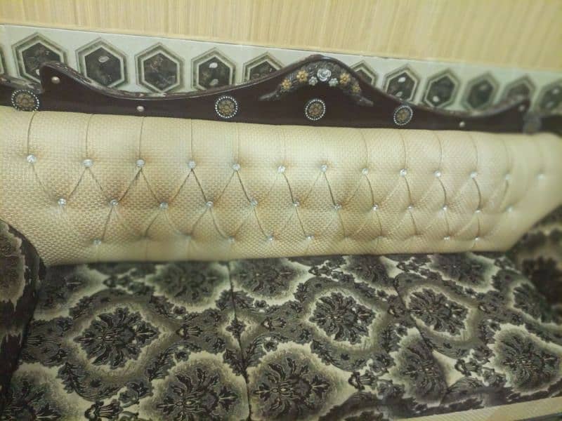 6- seater sofa set look like new. . . . urgent sale 3