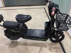 yj future Indus Scooty argent for sale 03089199538