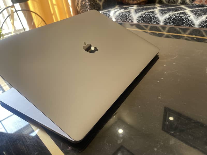 MacBook Pro2016, Core i7,15"Ratina Dsply, 16GB Ram,500GB SSD 1