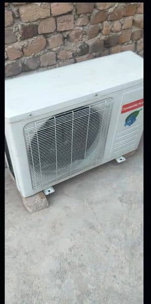 i am selling 1.5 ton chinghong ruba split ac in running condition 6