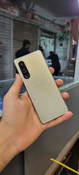 SONY XPERIA 5MARK3 
Most demanding color 
Natural titanium 0