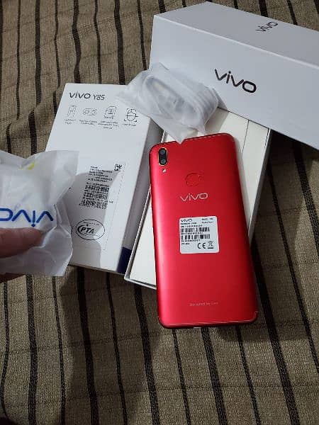 Vivo y85 4gb 64 gb box pack pta Approved 2