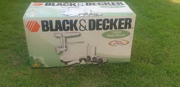 original Black and decker 1700W Meat Mincer with sausage attachments 0