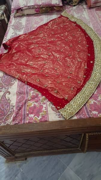 bridal dress one time use hova hain 2 hours new 60k sy opr ka ml rha 1