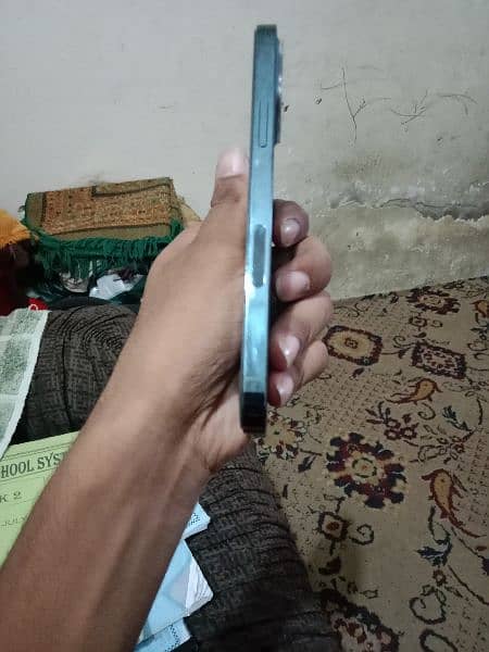 I phone 12 pro miner back broken 4