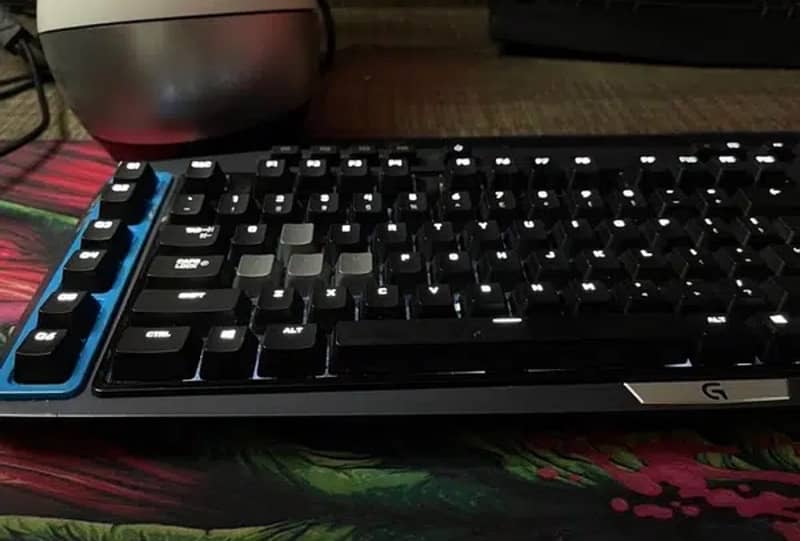 Logitech G710 blue keys mechanical keyboard 1