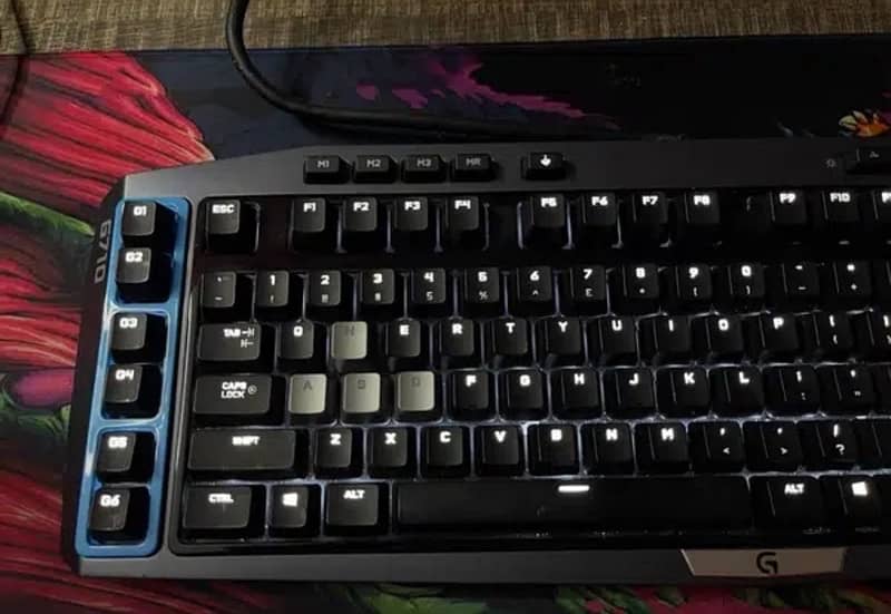 Logitech G710 blue keys mechanical keyboard 4