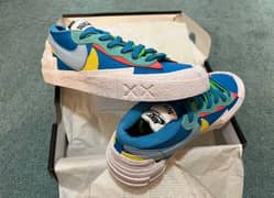 Blazer Low Sacai KAWS Neptune Blue SNEAKERS