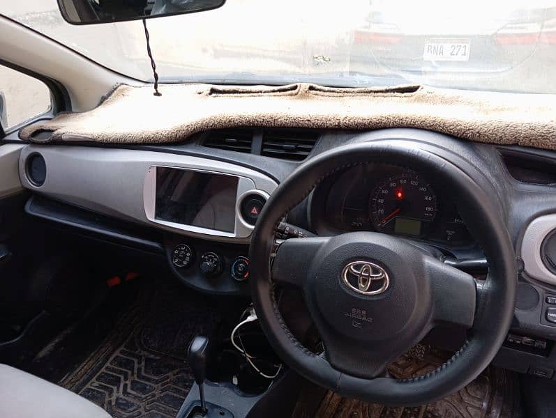 Toyota Vitz 2011 13