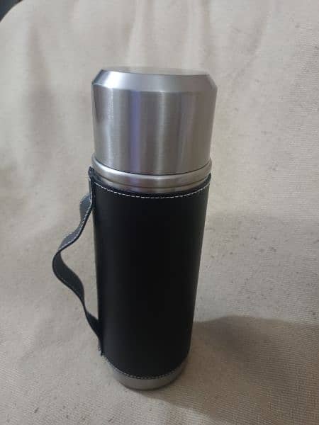 stain less steel water bottle 0