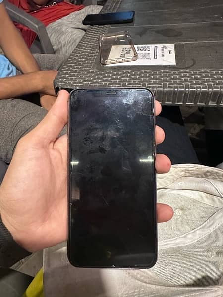 iphone 11 pro max golden (PTA) 3