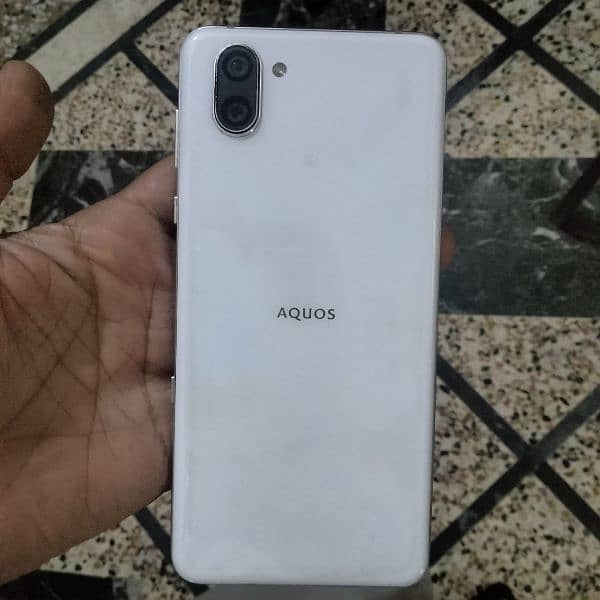 Aquos r3  6/128 1