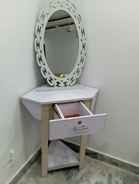 Corner Table with Mirror 1