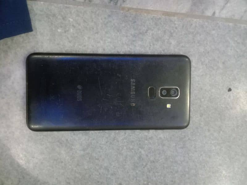 Samsung Galaxy j8 0