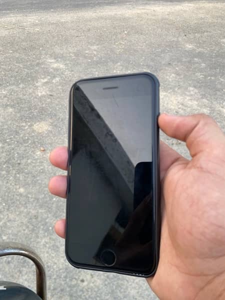 IPHONE 8 BLACK 64 GB 4